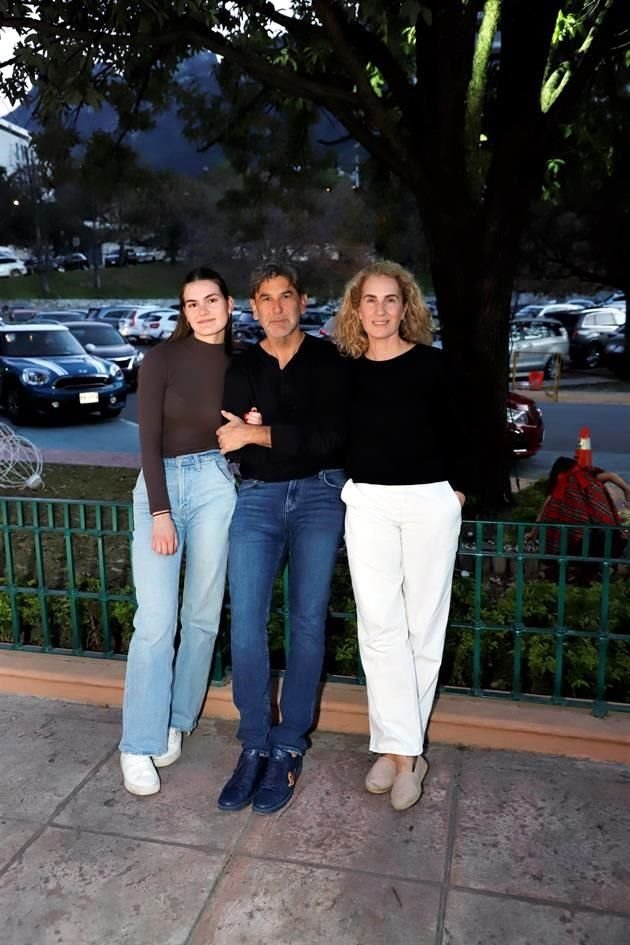 María Treviño, Gonzalo Treviño y Leticia de Treviño