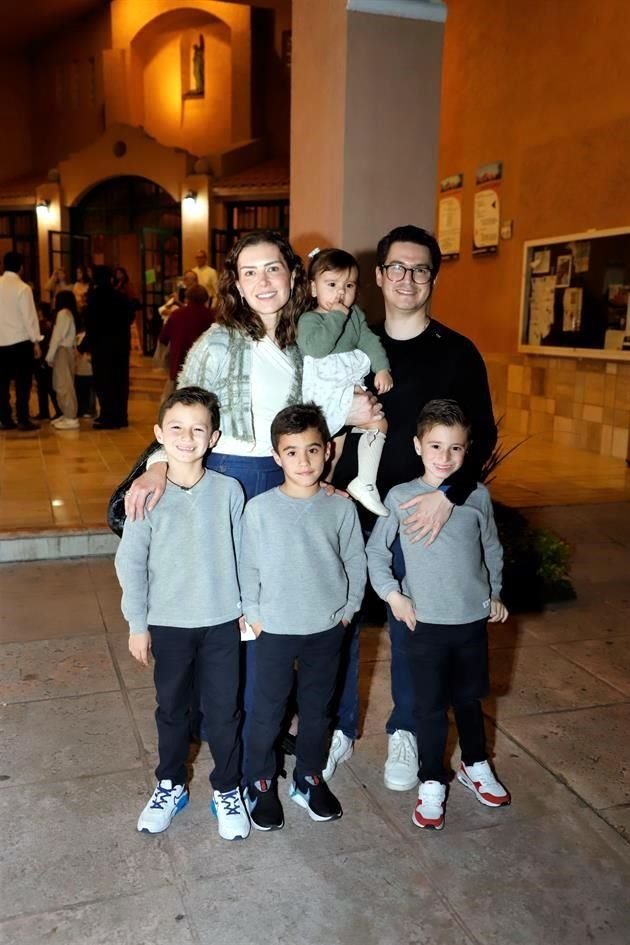 Ana Ramírez, Sofía López, Víctor López Valerio, Víctor López, Elías López y Federico López