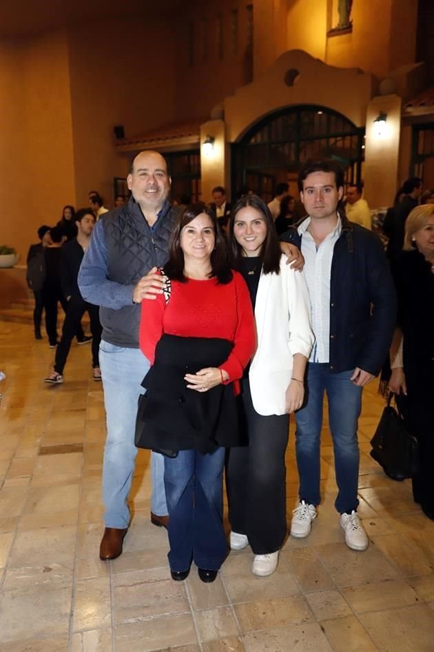 Claudio Campero, Pamela Campero, Lorenza Velasco de Campero y Claudio Campero Jr.