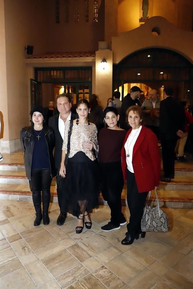 Norma Adame, Francisco Torres, Sandra de la Garza, Ale Álvarez y Amalia Galván