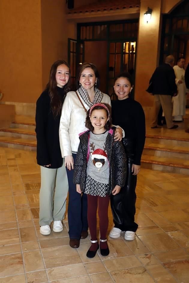 Romina Martínez, Pamela González, Amiel Martínez y Miranda Martínez