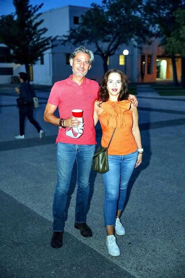 Federico García Iza y Gabriela Elizondo de García