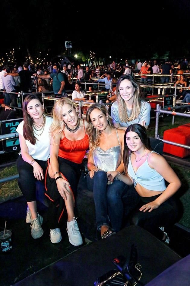 Mónica Siller, Melissa Garza, Laura Cantu de Babb, Charito Ruiz de Vargas y Sara Vargas