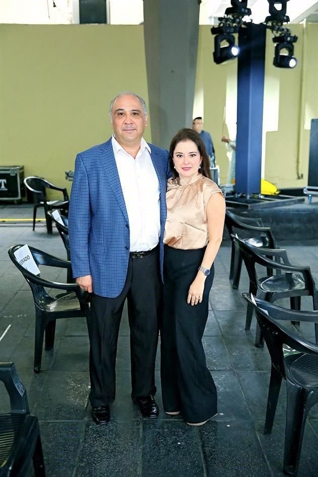 Raúl Flores y Sonia de la Garza