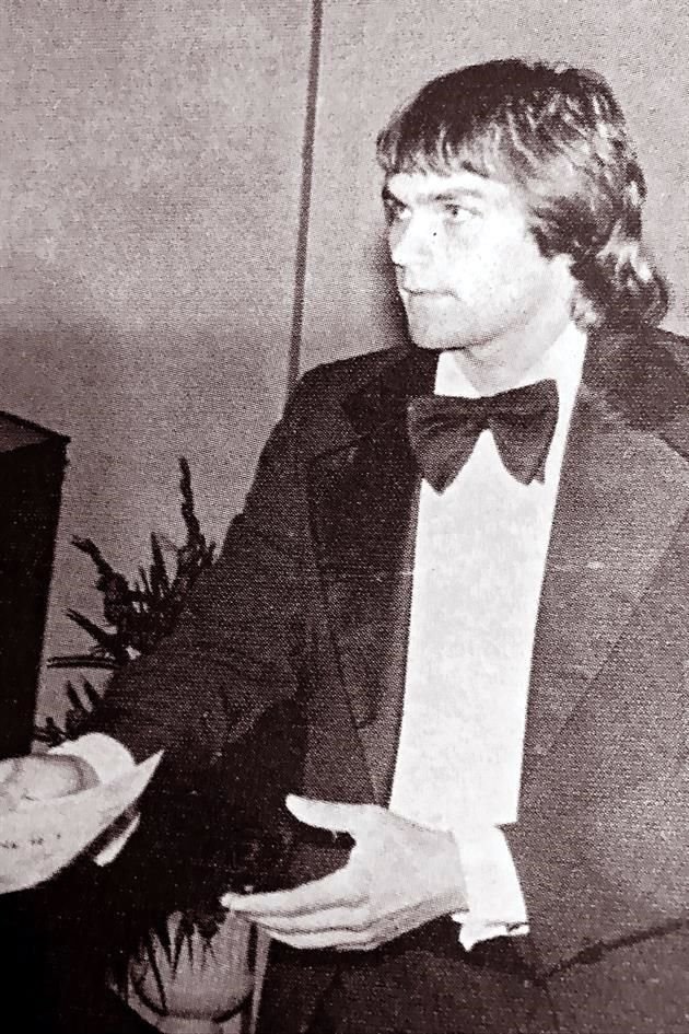 En su graduación de preparatoria, en 1977
