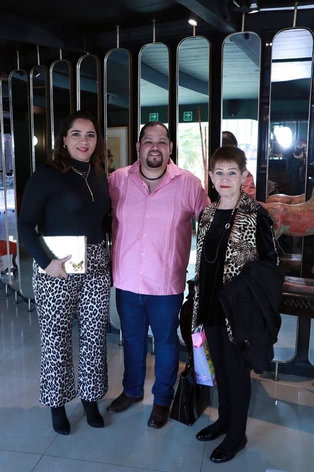 Aideé Aguilar, Jorge Rodríguez y María Cristina Rodríguez
