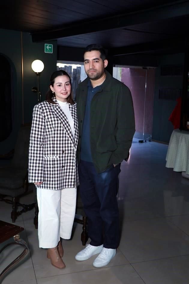 Stephanie Flores y Carlos Gutiérrez