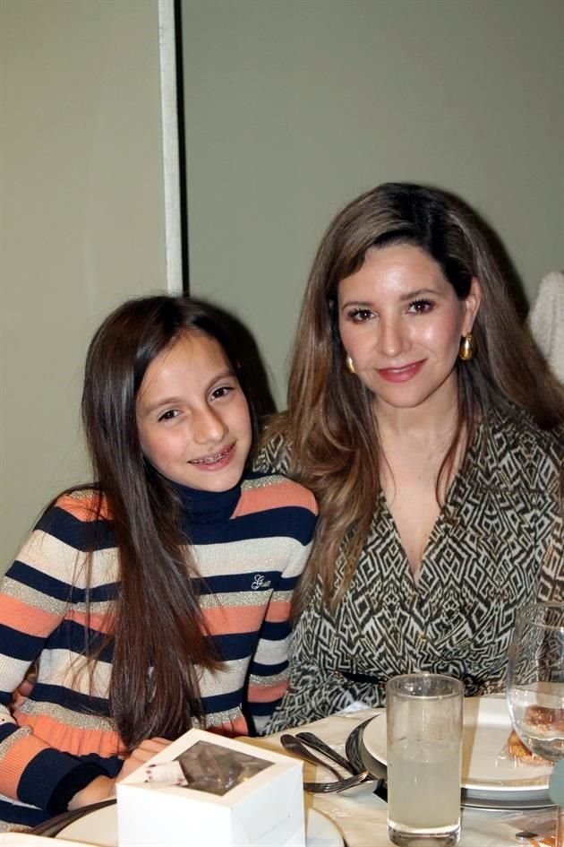 Constanza Salazar y Laura de Salazar