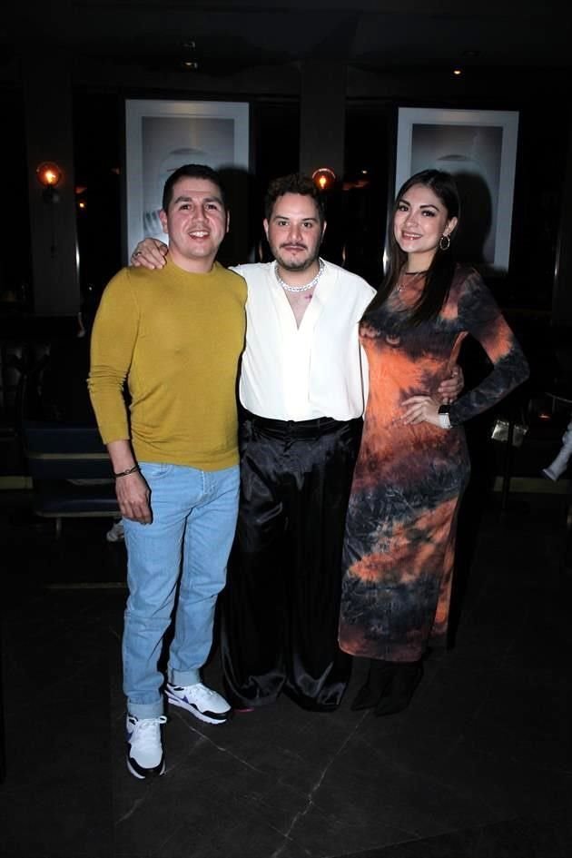 Jonatan Saldívar, Diego Elizondo y Giselle Guerrero