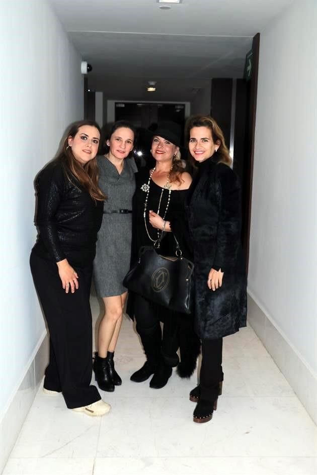 Flor Lozano, Lizcelly González, Silvia Rivera y Lili Sosa