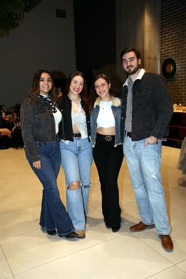 Marian López, Daniela Noriega, Montse Noriega y Héctor Chávez