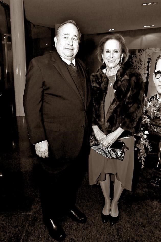 Con su esposa Bibi Coindreau de Zambrano