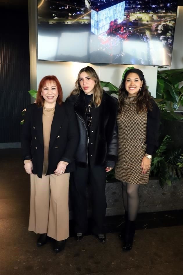 Martha Álvarez, Brenda Castillo y Valeria Díaz