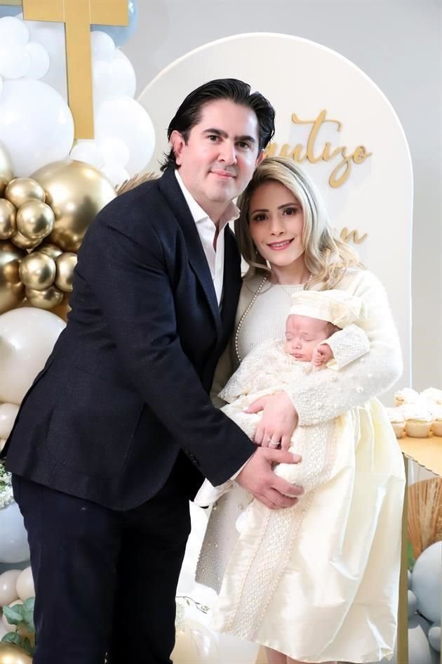 Adrián Ramírez, Grace Mondragón de Ramírez y Adrián Ramírez Mondragón
