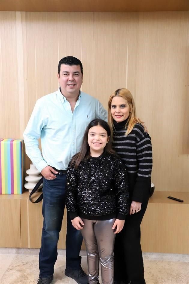 Gerardo Ledezma, Arlen Ledezma y Yadira de Ledezma