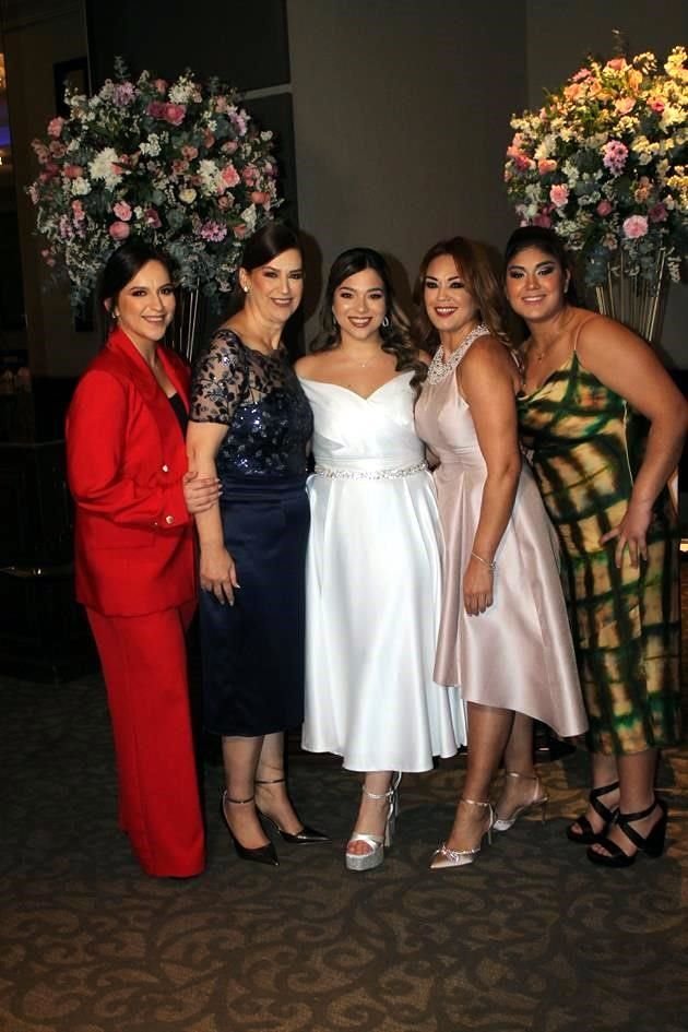 Karen Garza, Lydia Garza González, Karina Garza Garza, Karla Hinojosa y Alessandra Guzmán