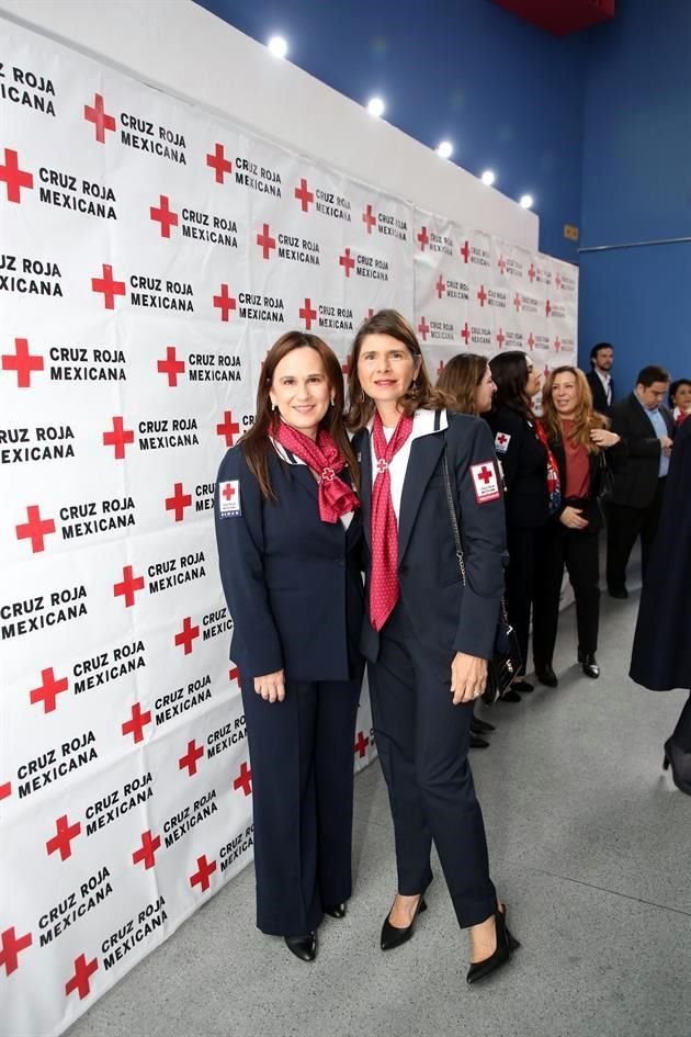 Silvia Torres de Murillo y Catalina Carrillo de Garza