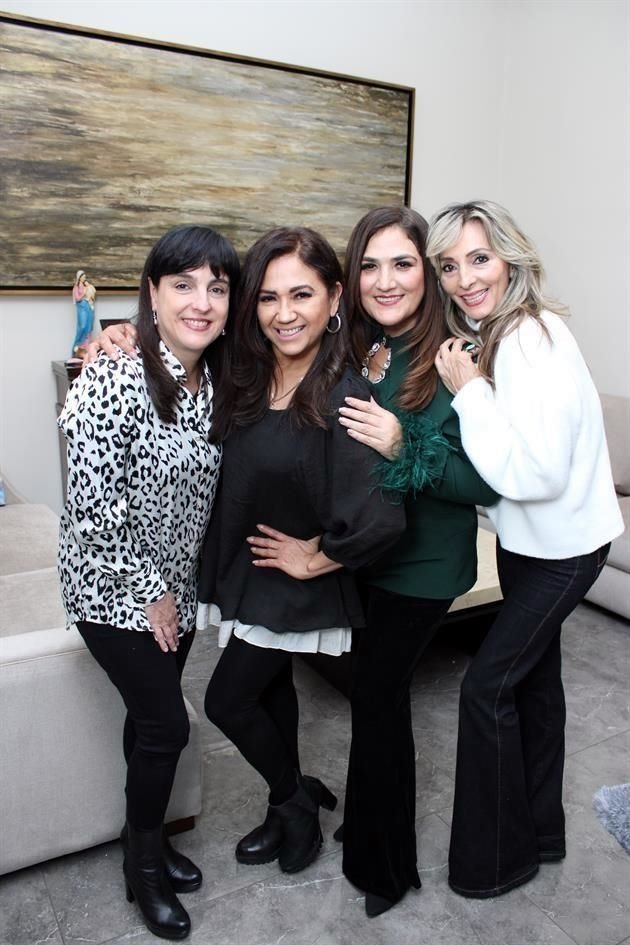 Ana Laura Saldívar, Rosy Driscol, Sonia Flores de Dávila y Adriana Cantú