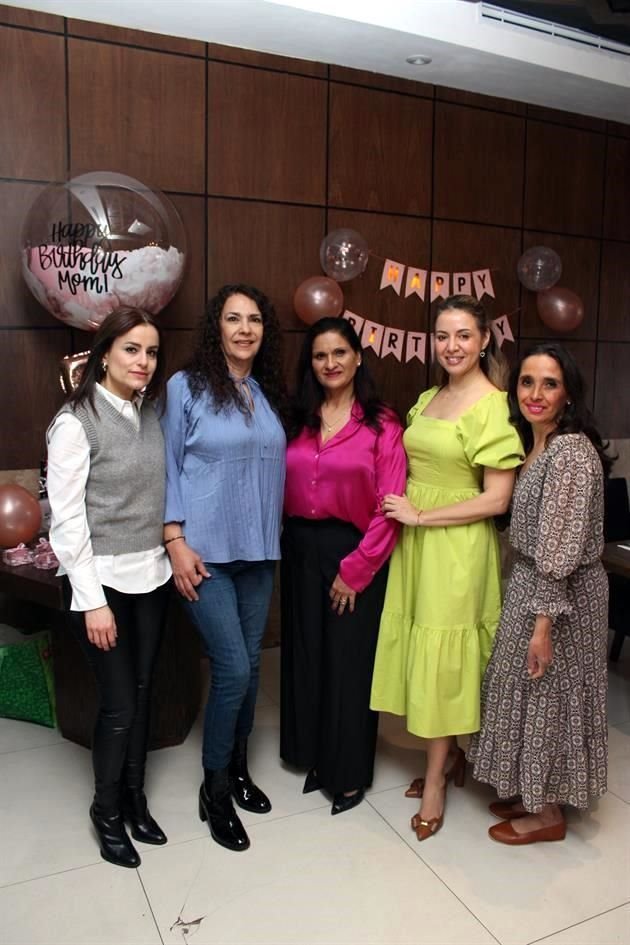 Claudia Garza, Ángeles González, Claudia Rodríguez, Nevis Mendoza y Haydee Ledezma