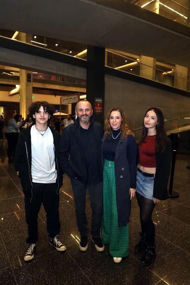 Franco Ortega, Jorge Ortega, Alejandra Marroquín y Majo Sánchez