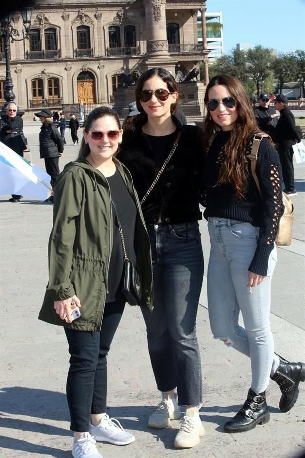 Sara González, Sonia Garza y Laura López