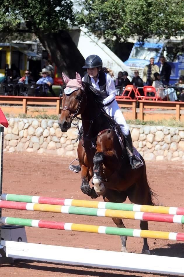 Alicia González, montando a Hoven