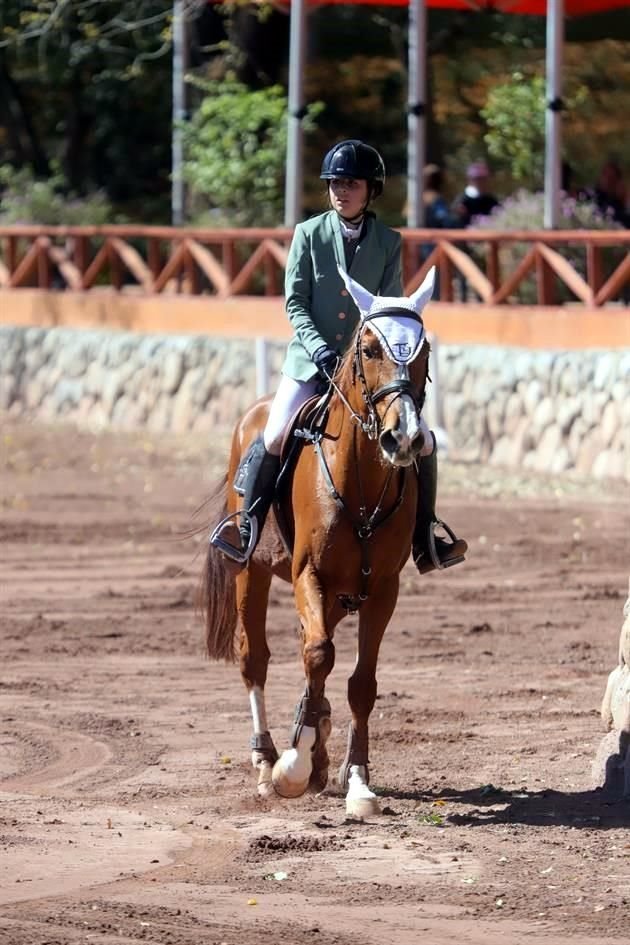 Beatriz Castelazo, montando a Cartagena