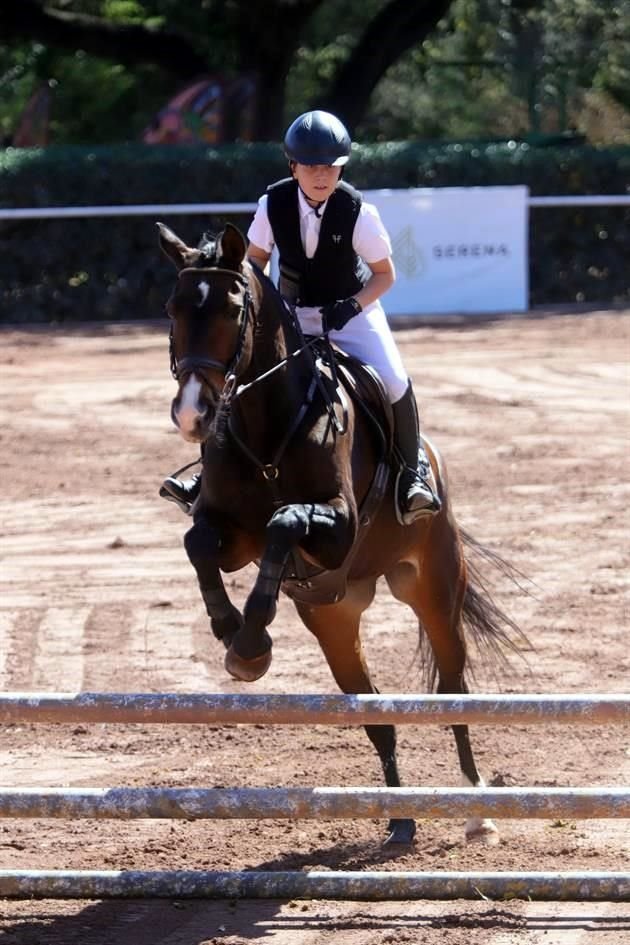 Alejandro Garza Sánchez, montando a Mademoiselle LS