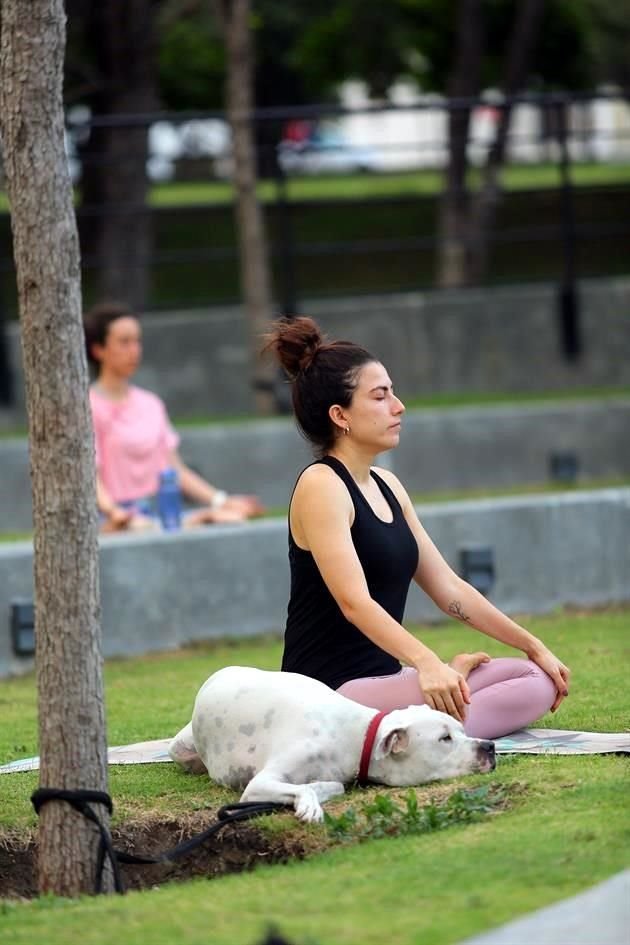 Alejandra Martínez y 'Cosmo'
