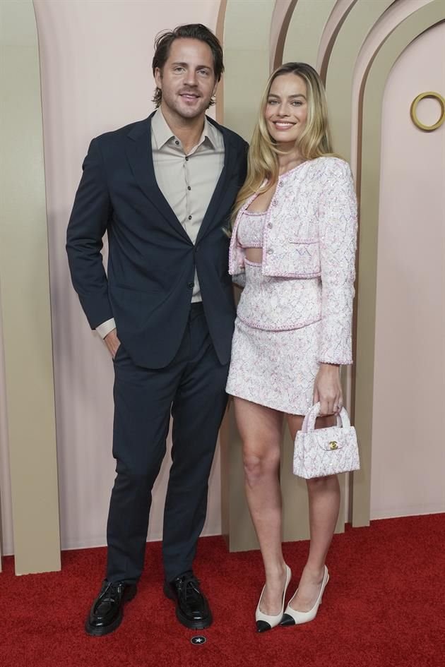 El productor de cine Tom Ackerley y Margot Robbie llegaron juntos al evento de la Academia.