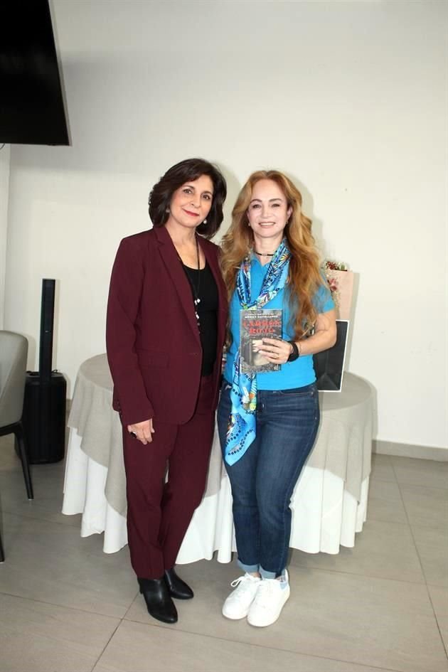 Mónica Castellanos y Nancy Yépez de Martínez