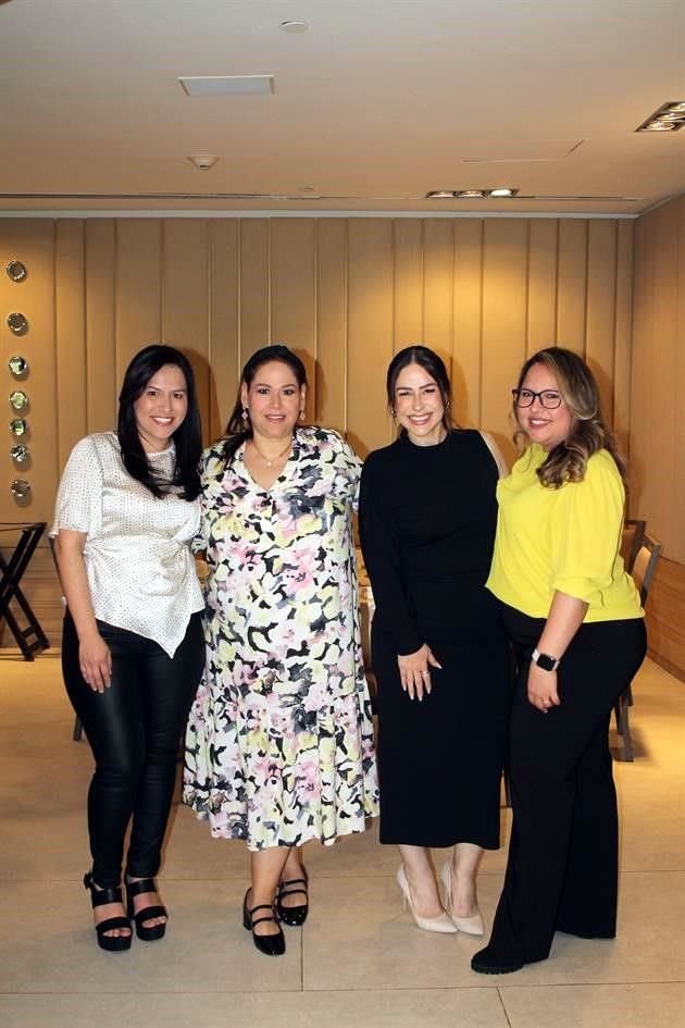 Amaris Guevara, Alejandra Ortega, Claudia Ortega y Larissa Guevara