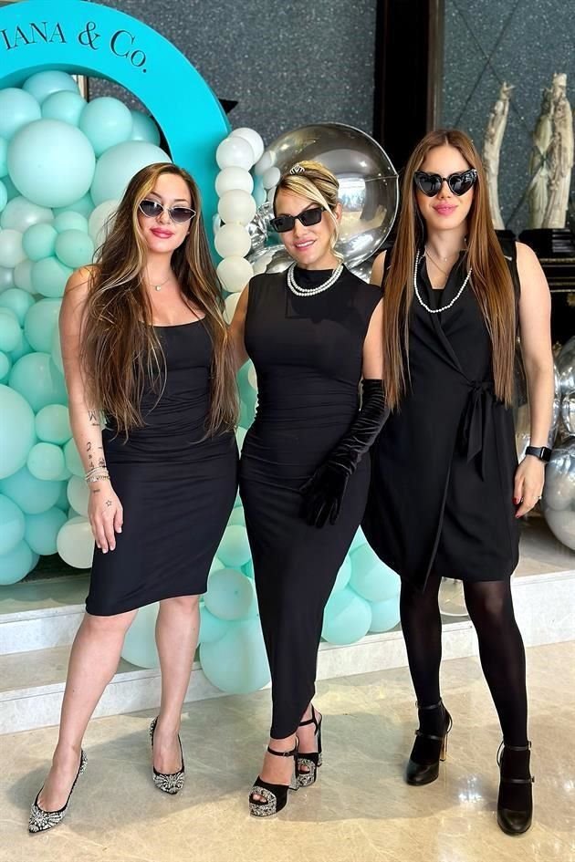 Vivi con sus hermanas Maru y Mariana Villarreal Calderón