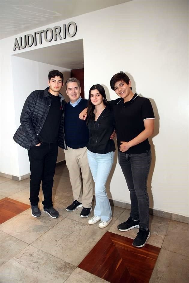 Bernardo Guerra, Mauricio Guerra, Marifer Guerra y Eugenio Guerra