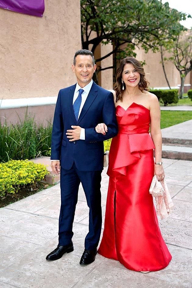 Arturo González y Merry Elizondo de González