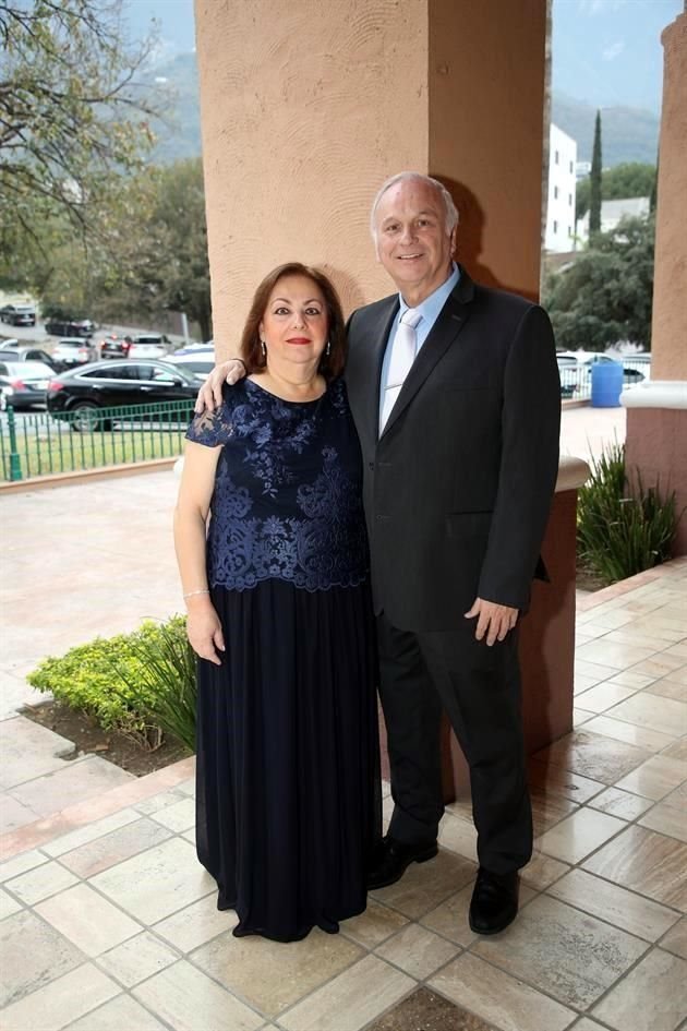 Laura de Fernández y Alfonso Fernández