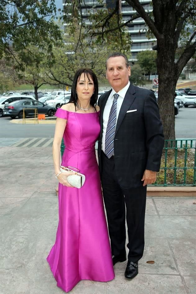 Claudia Elizondo de Zambrano y Salvador Zambrano