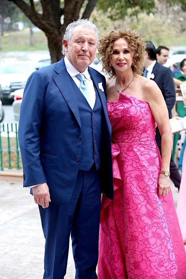 PAPÁS DEL NOVIO. Jorge Ibarra González y Luly Siller de Ibarra