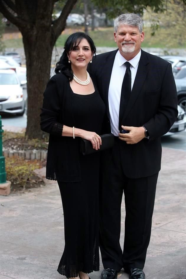 Reyna Castaño de De la Garza y Gabriel de la Garza