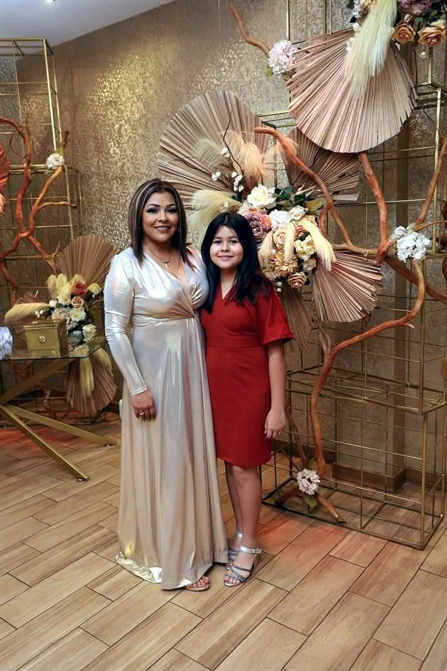 Myrna de León Badillo y Camila González de León