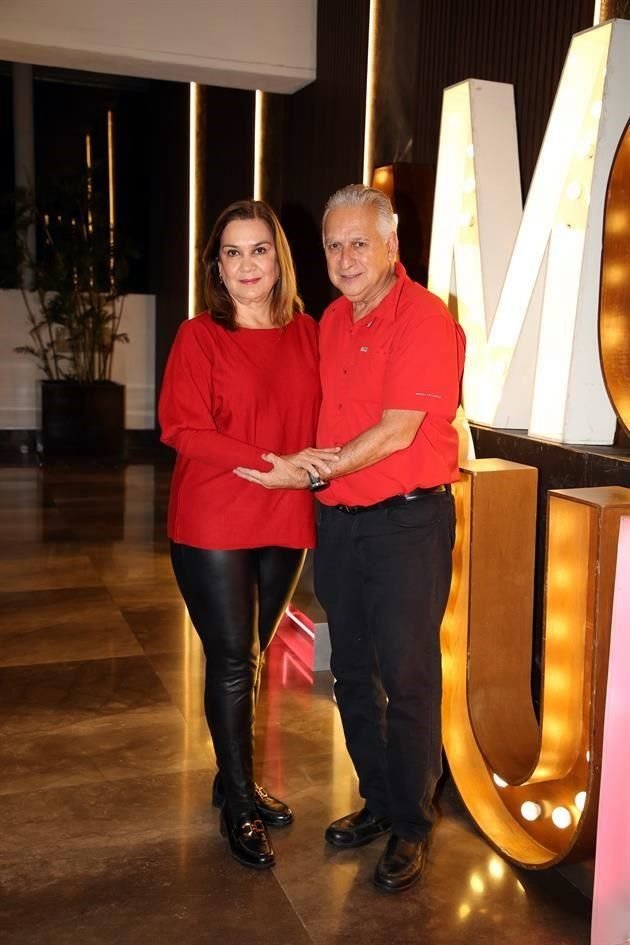 Lorena Garza de Alanís y Armando Alanís