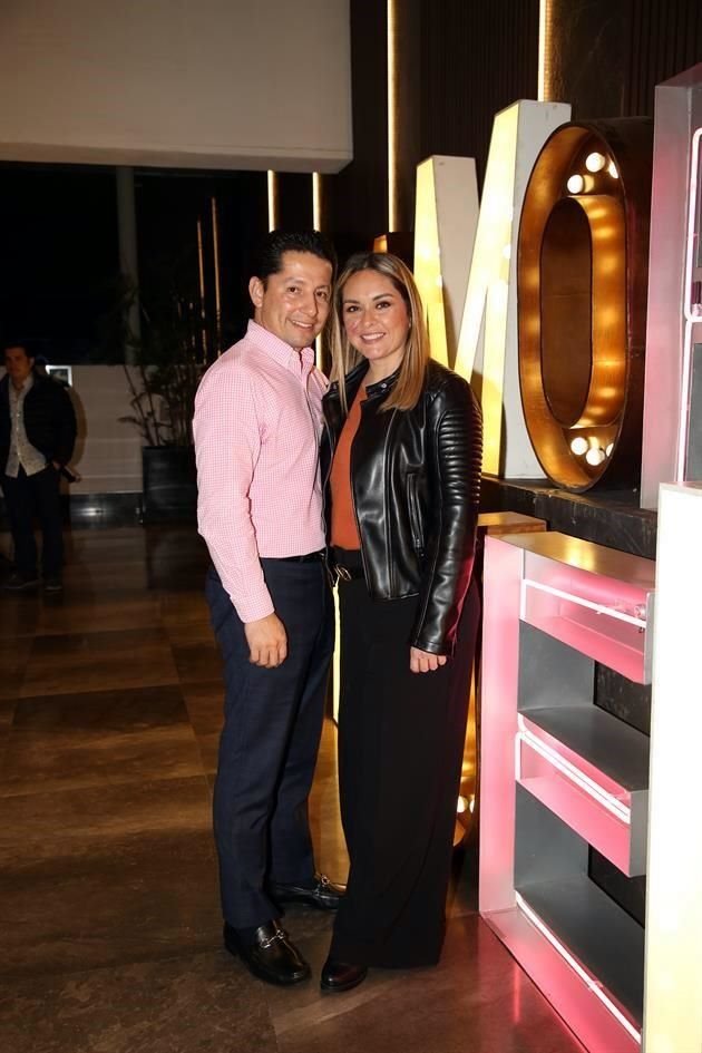Oswaldo Solórzano y Mariana Esqueda