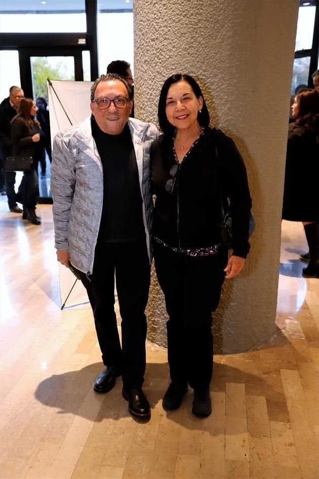 Armando González y Cristina Flores