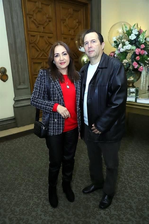 Grace Plata y Víctor Barrera