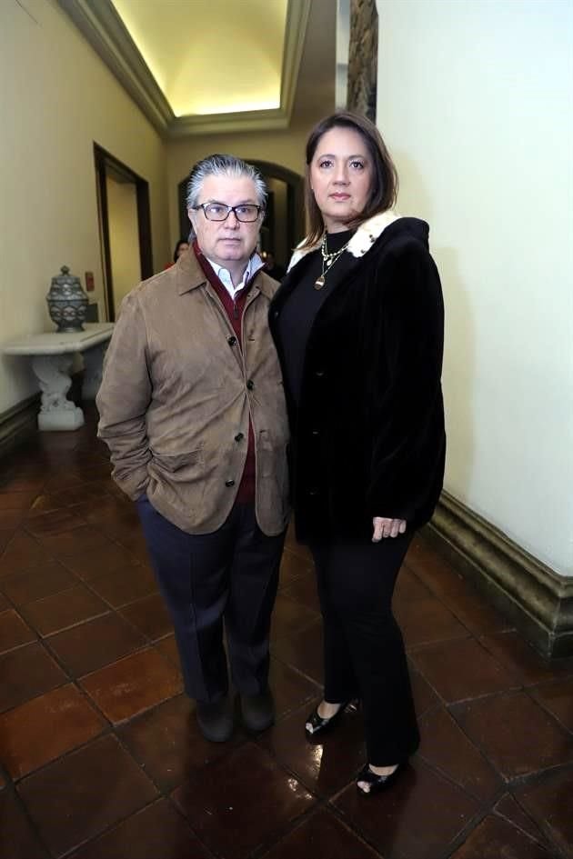 Joaquín Álvarez y Alejandra Regules de Álvarez