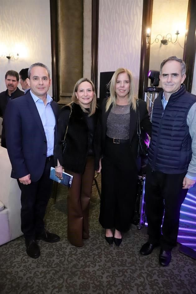 Eduardo Coronado, Raquel García de Coronado, Katy Erhard de Morales y Alejandro Morales