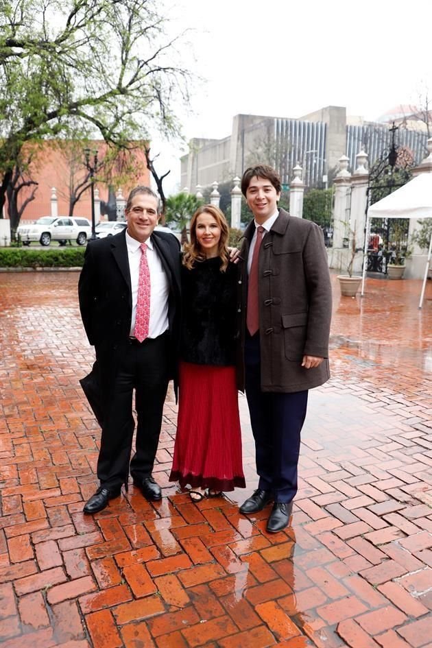 Luis Martínez, Maricarmen de Martínez y Emilio Martínez