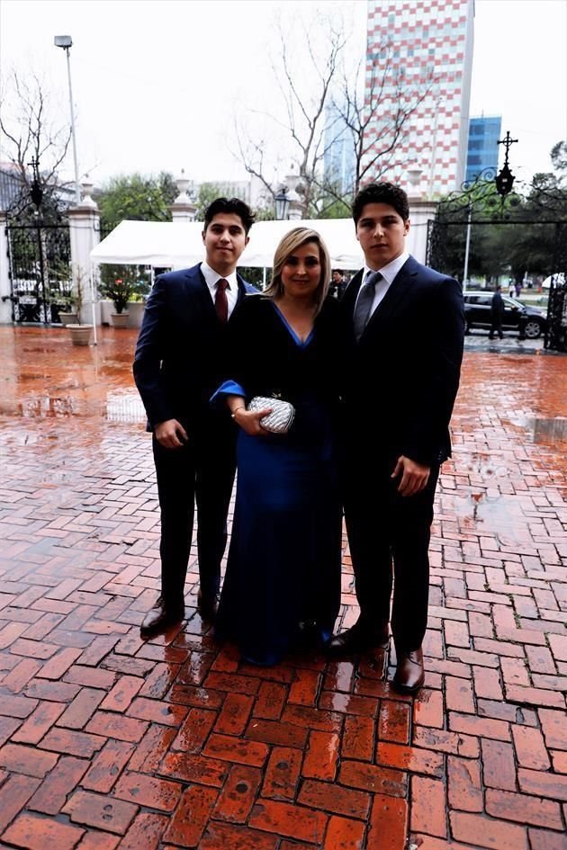 Omar García, Susy Valle de García y Andrés García