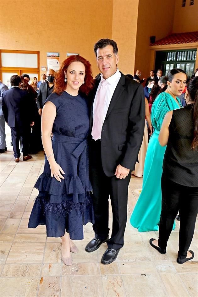 Vicky de Yga y Enrique Yga