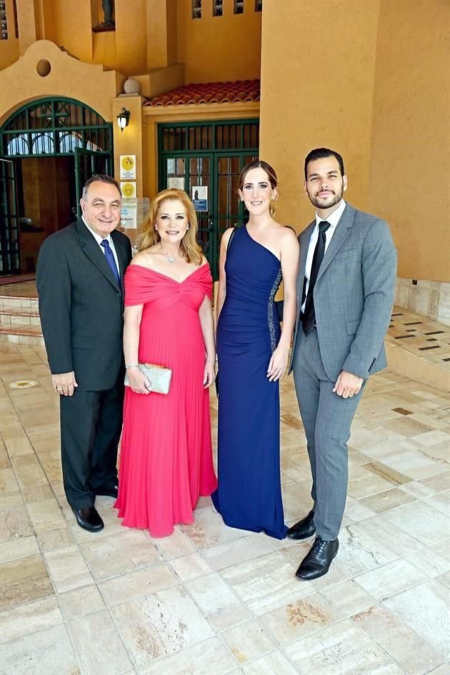 Raúl Marcos, Claudia de Marcos, Daniela González y Andrés Marcos